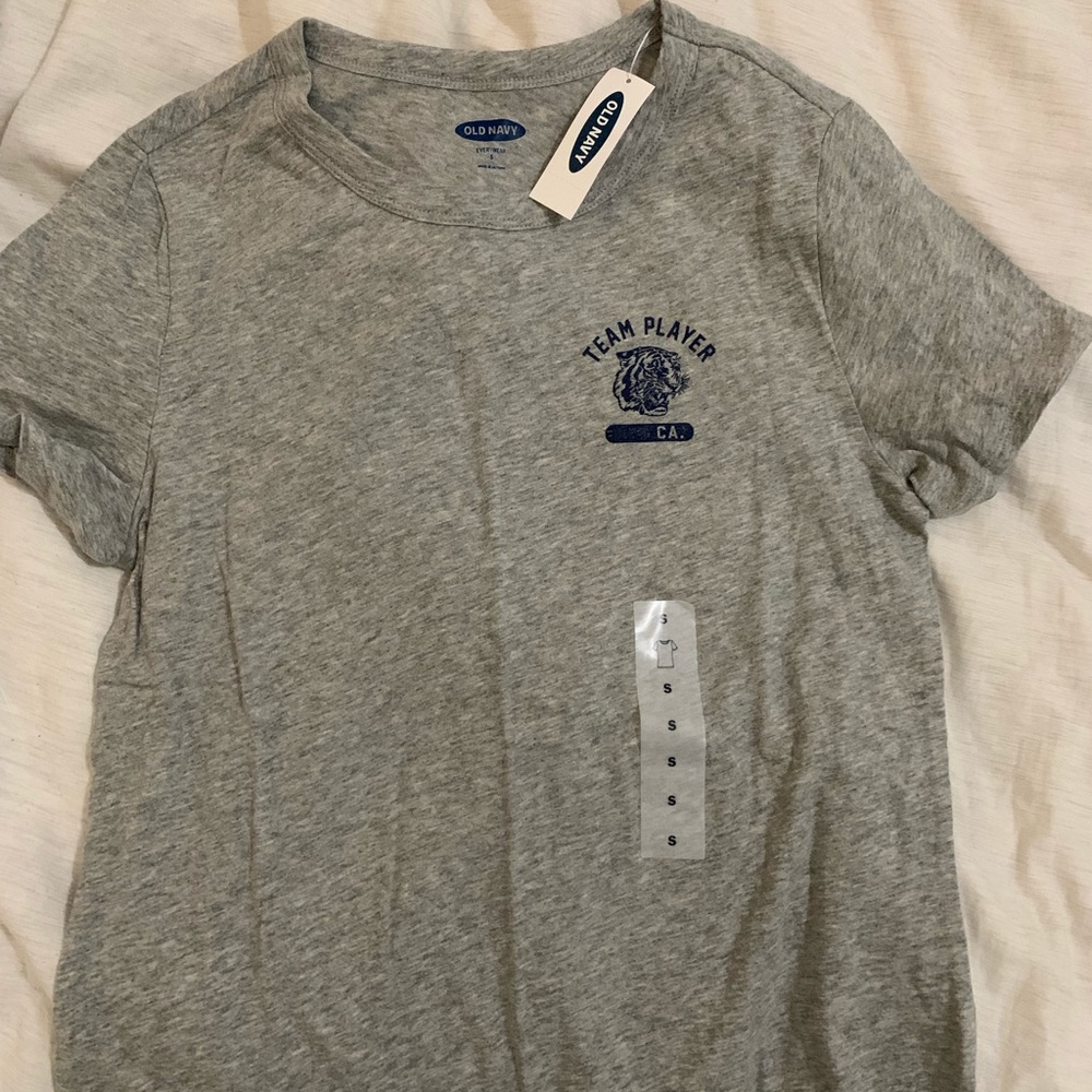Gray “Team Player” tee